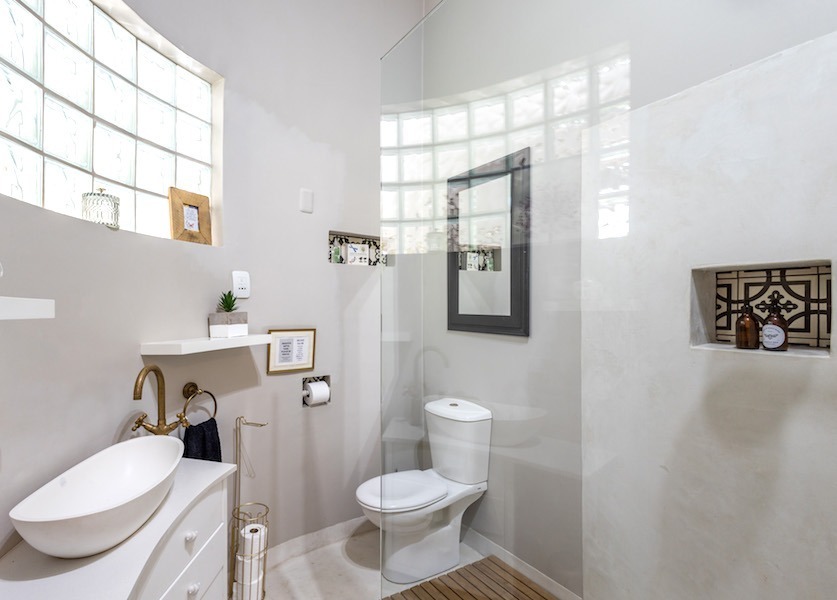 Bedroom 1 ensuite bathroom with shower